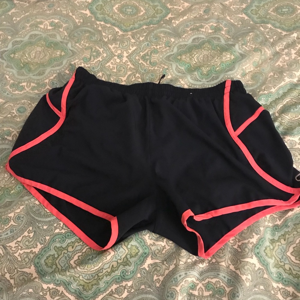 Gap fit active shorts
